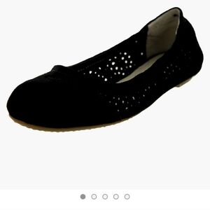Toms moroccan cut out women's classic ballet flat black size 6